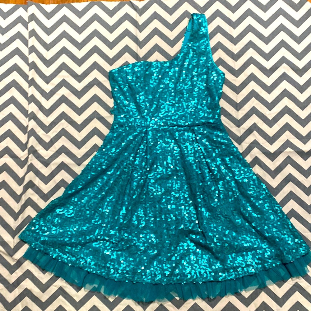 💙 One Shoulder Sequined Twirly Dress